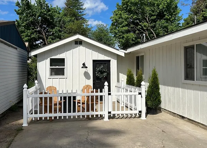 The Cozy Cottage