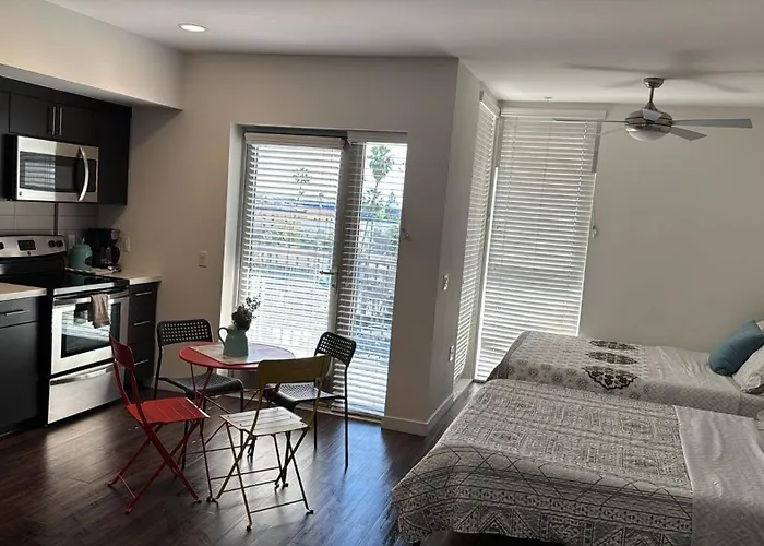 Incredible Hollywood Loft Free Parking