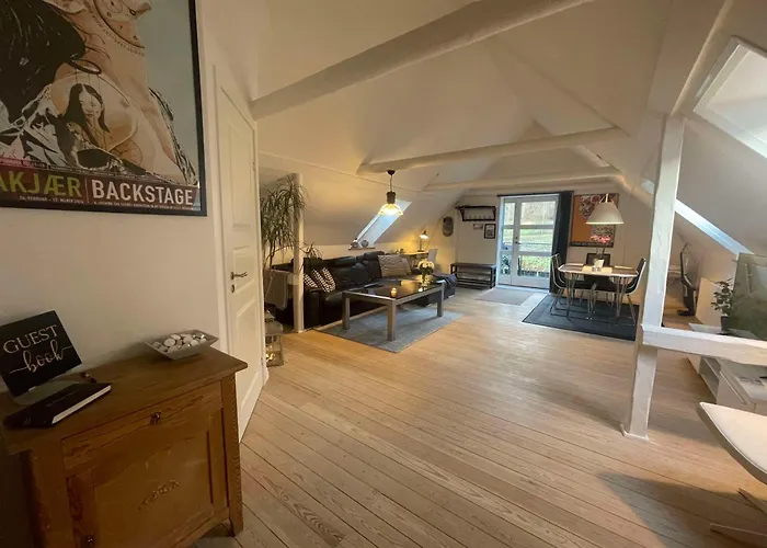 Naturskon Landidyl Pa Ibaekgaarden - I Egen Bolig