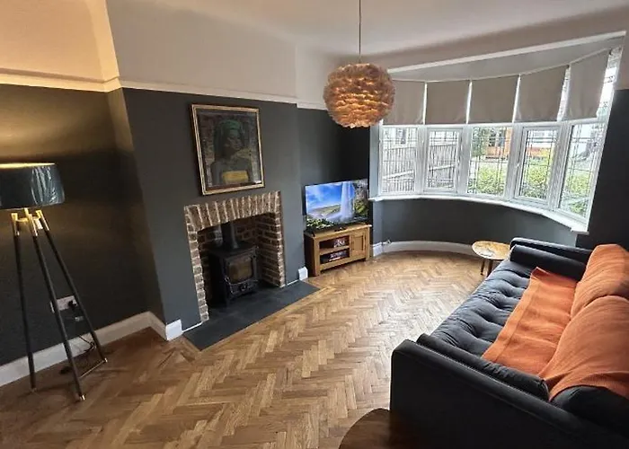 Leigh On Sea -Broadway-Two Bed With Garden