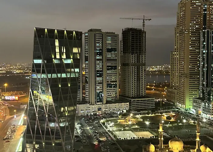 Entire 1-Bedroom Apartment With Balcony, Sharjah