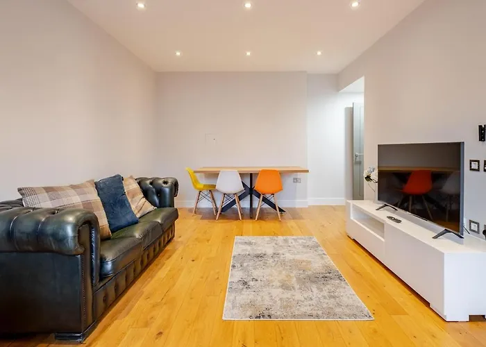 Lovely Central Brentwood Flat