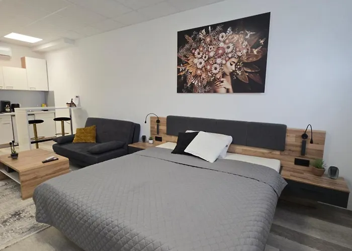Offbase Lodging No9