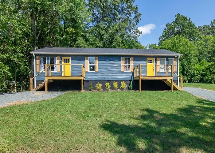 15% Off! Front Porch W/ Wi-Fi & Private Parking