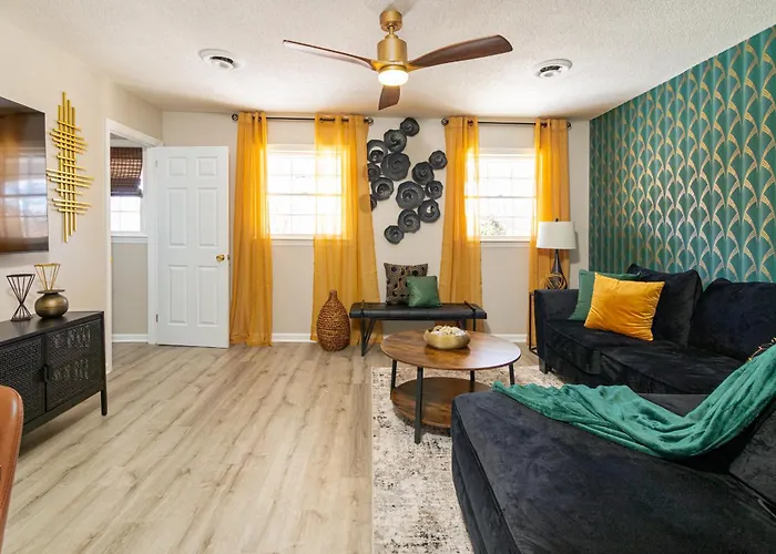Family Friendly & 5-Mins To Downtown Graham