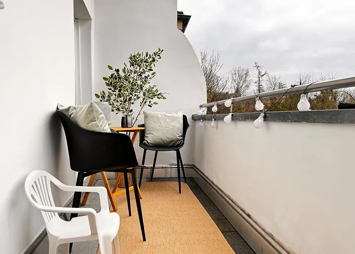 Moderne Wohnung Mit Balkon Ideal Fuer Familien Und Geschaeftsreisende