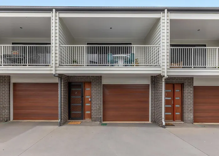 Contemporary & Convenient - City Fringe Townhouse!