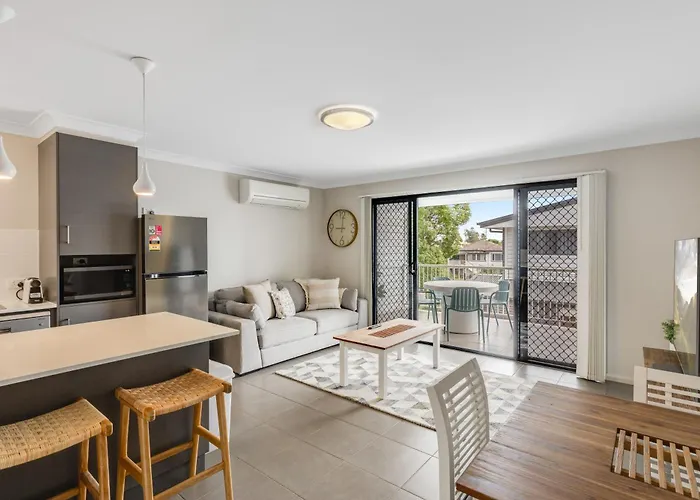 Contemporary & Convenient - City Fringe Townhouse!
