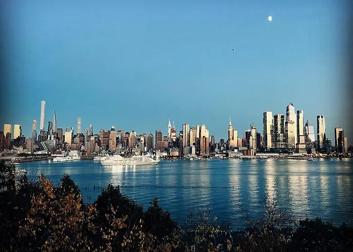 Waterfront 4Br Apt - 15Min To Metlife And Times Sq