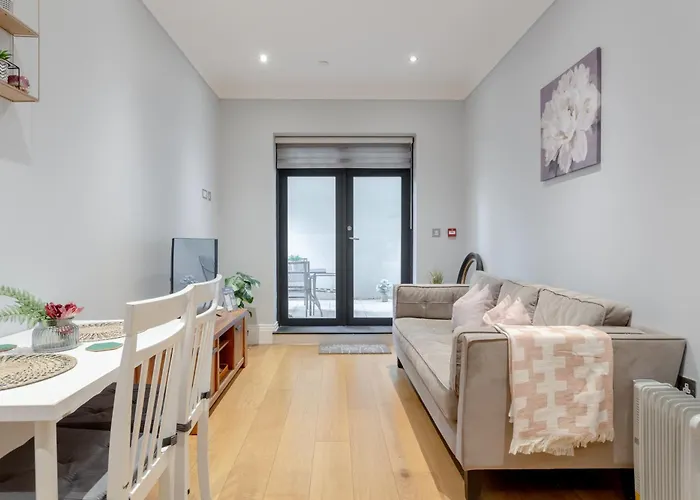 Hendon Hideaway