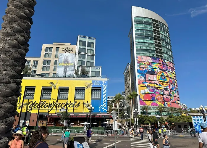 Luxurious And Spacious 2-Bedroom Condo Unit Downtown San Diego In The Heart Of The Gaslamp Quarter - 30-Day Min
