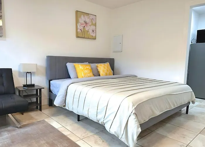 Molivu Homes Studio - Petfriendly - King Bed - W-D
