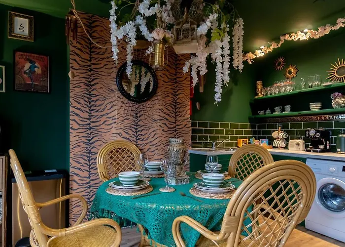 The Emerald Suite By Margate Suites