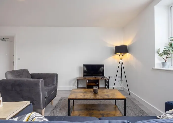 1 Bedroom Flat Near Bradford With Free Parking