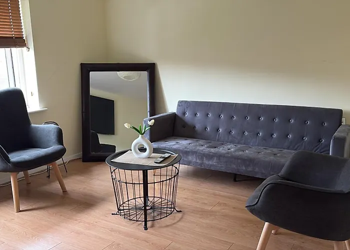 Stylish Stay Apartment Uxbridge 5 Min Walk To Brunel University 40 Min To Central London Free Parking - Everything Nearby Misk Homes #2