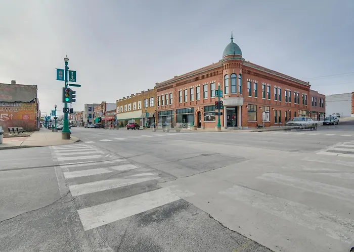 Loft-Style Apt In Dtwn Monett: Pets Welcome!