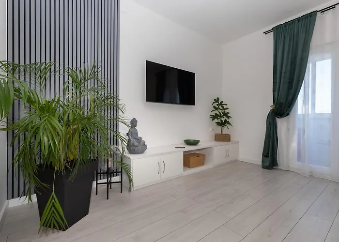 Azuris - Modern Sea View Apartment, Steps From The Center And Beach