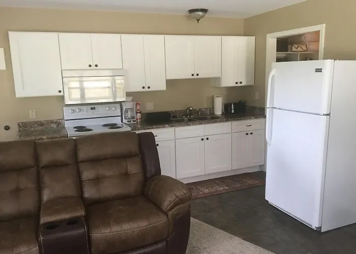 A Cozy, Quiet, Rural Hideaway Close To Everything3