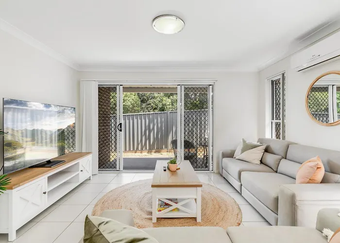 Contemporary Chic On Cbd Fringe!