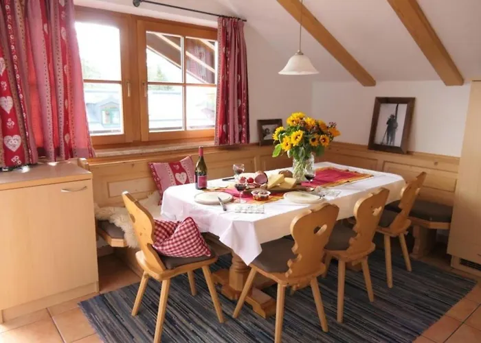 Ski In Out! Gemuetliche Dachgeschosswohnung