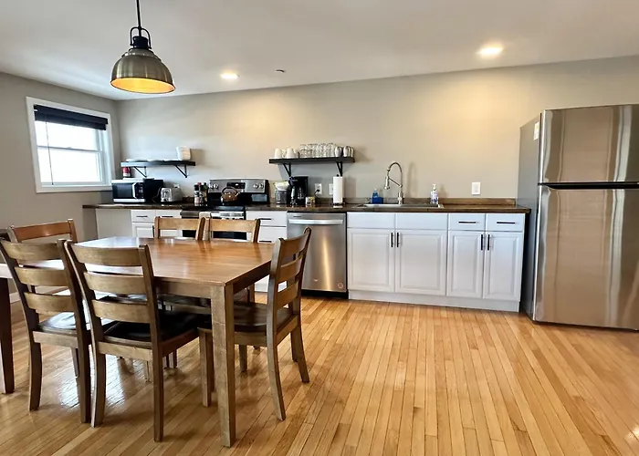 2Br Condo With Ocean Views In Downtown Sw Harbor "Seaglass"