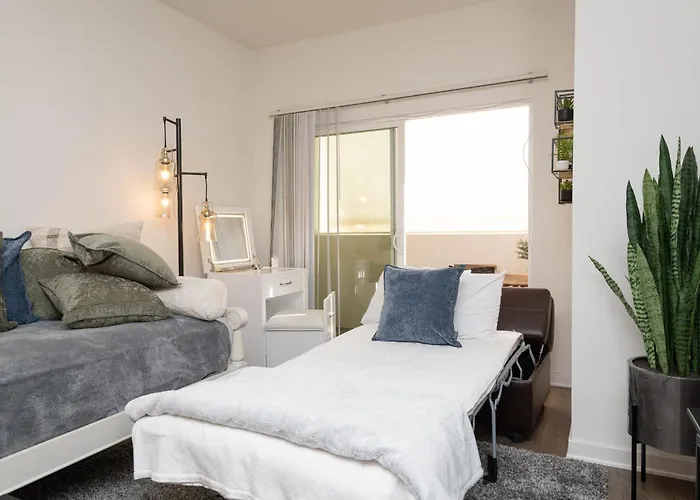 Hollywood Apartment Near Walk Of Fame