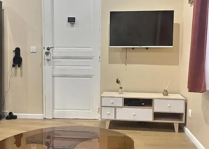 Le Nid De Clichy