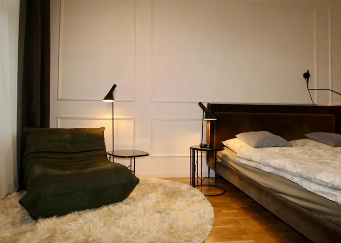 Zentrales Hochwertiges Gruenderzeit-Apartment Thomasius