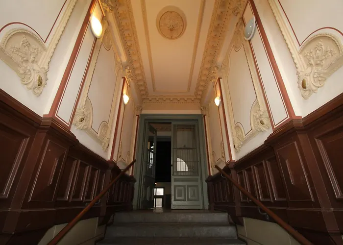 Zentrales Hochwertiges Gruenderzeit-Apartment Thomasius