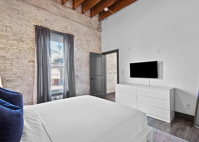 Brick & Bed Riverfront Lofts, Pc 102