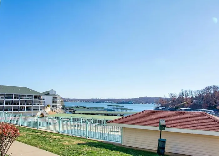 Lakefront Condo With Breathtaking View!