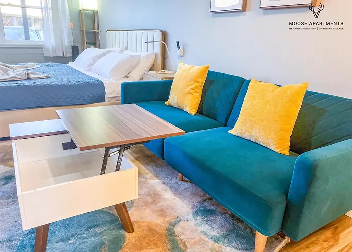 Modern Studio With King Bed Free Parking And Wi-Fi