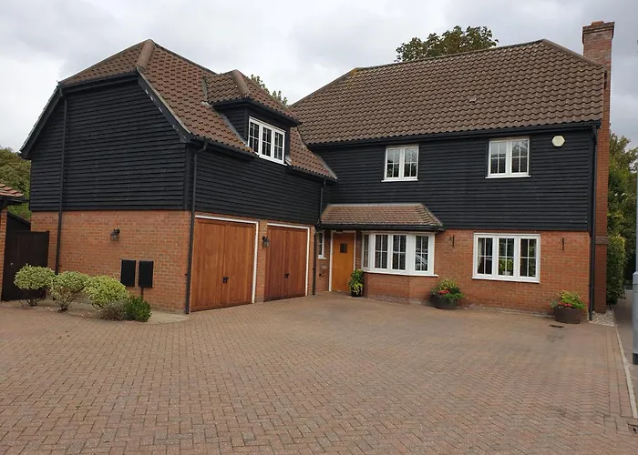 Fly By - Duxford Close To Iwm & Wellcome Genome Campus