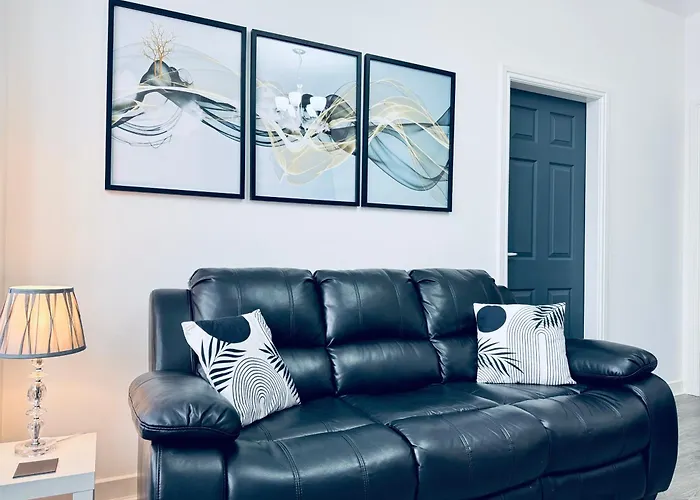 Spanish City View 1, Stylish Sea Front Apartment Free Onsite Parking