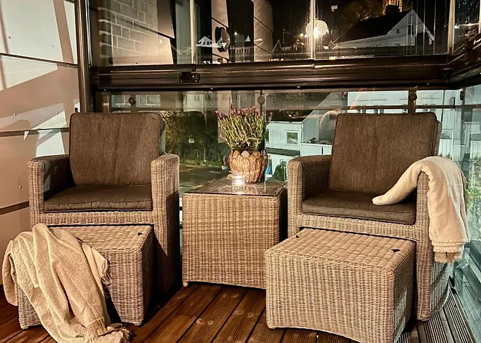 Stylish & Central By The Pier Cozy Balcony
