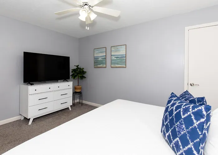Upgraded Downtown Apartment Sleeps 5