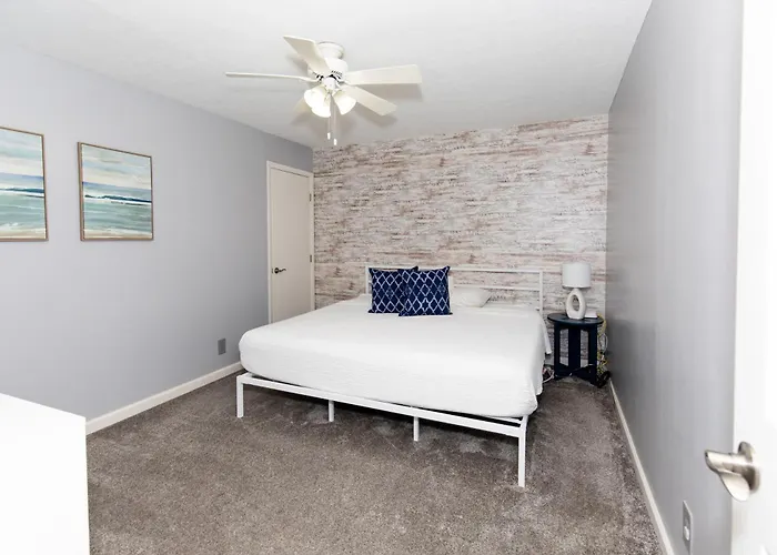 Upgraded Downtown Apartment Sleeps 5