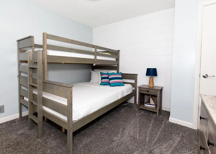 Upgraded Downtown Apartment Sleeps 5