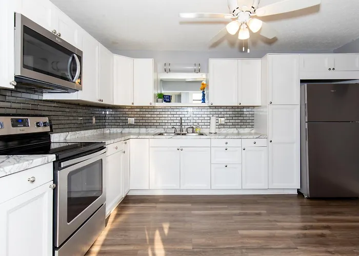 Upgraded Downtown Apartment Sleeps 5