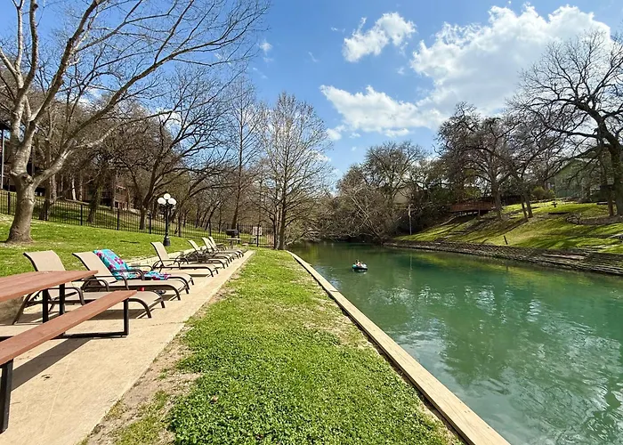 Riverfront Condo Downtown Newbraunfels