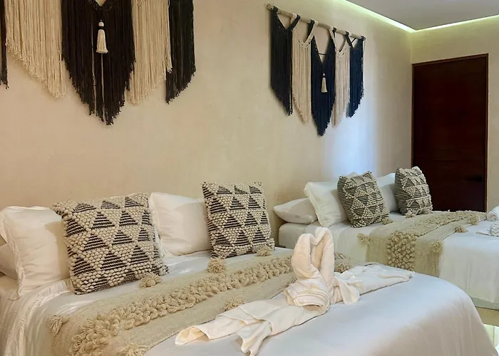 Ananda Hotel Boutique