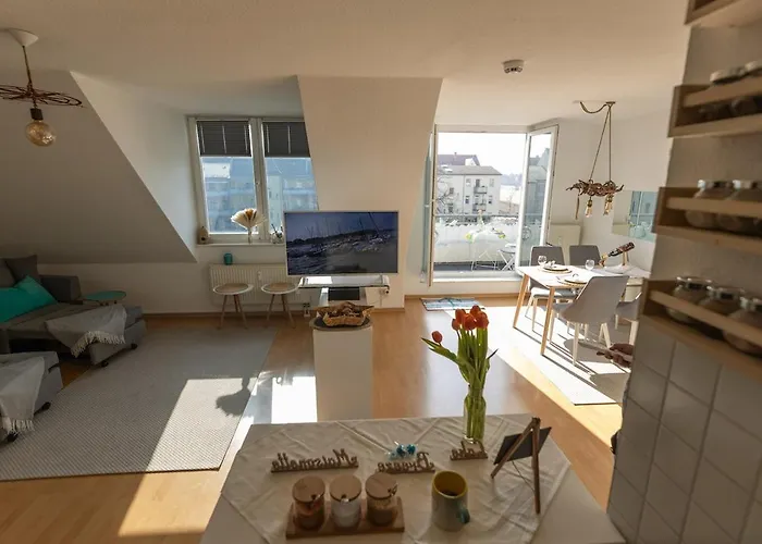 Lake Breeze Maisonette In Leipzig, Balkon Und See