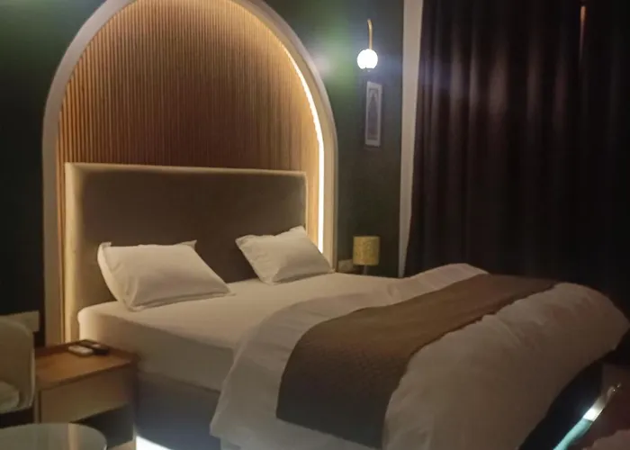 Cozy City Retreat, Luxurious 1Bhk Omaxe Lucknow