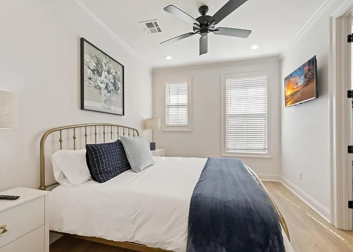 New Lafayette House King Beds Garage Patio Luxury