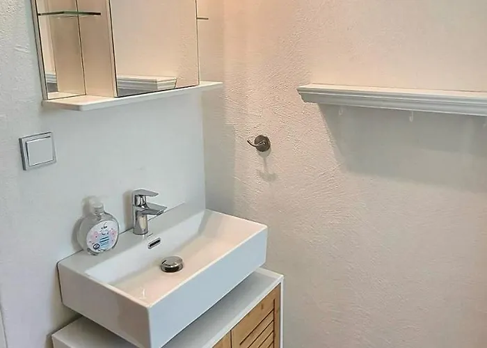 Ruhige Wohnung Mit Schoener Aussicht