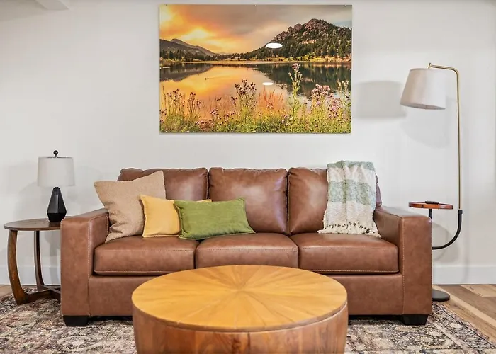 Fireside Grove- Downtown Stay With Hot Tub