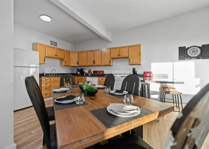 Fireside Haven - Hot Tub & Downtown Walkable