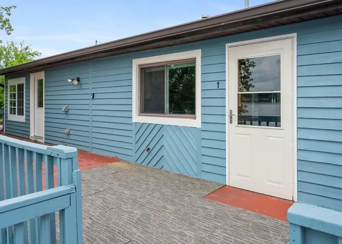 Fife Lake Lodge 2Br With Kitchen & Lake Views
