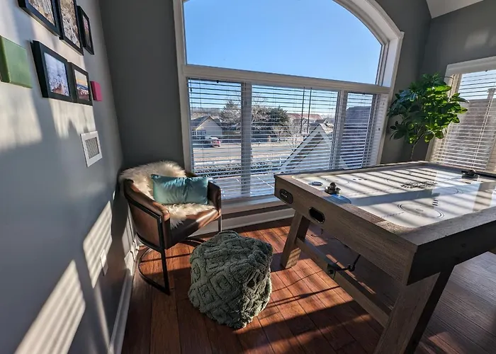 Relaxing Condo On The River - New Air Hockey Table