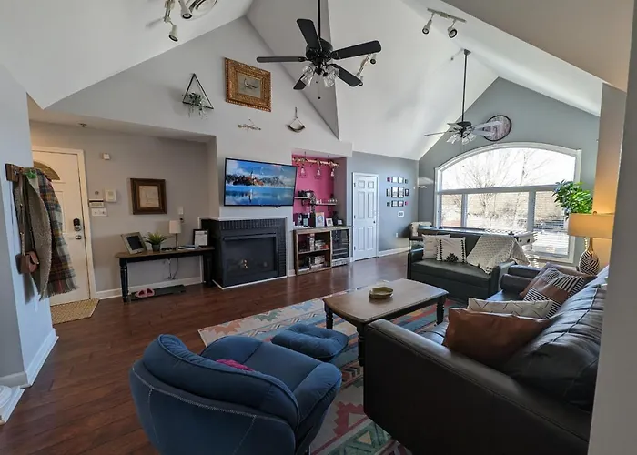 Relaxing Condo On The River - New Air Hockey Table